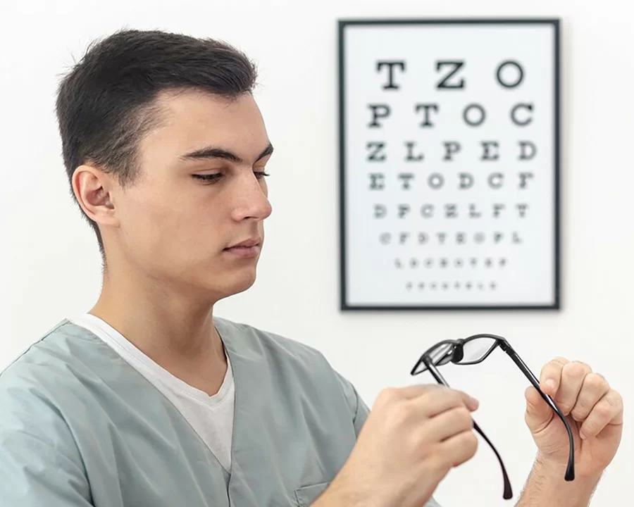 Kính cận nhìn gần mỏi, nhìn xa rõ