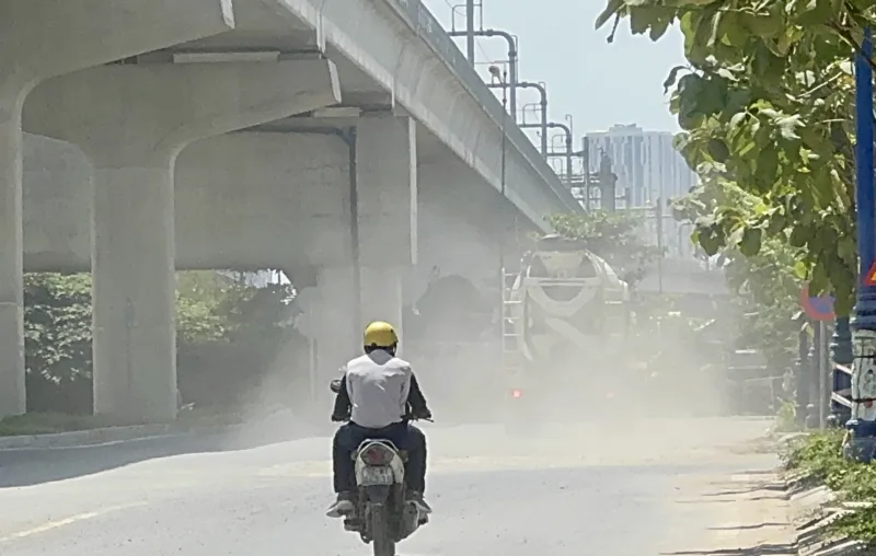 Mắt xốn sau khi đi đường bụi có phải dị vật giác mạc?